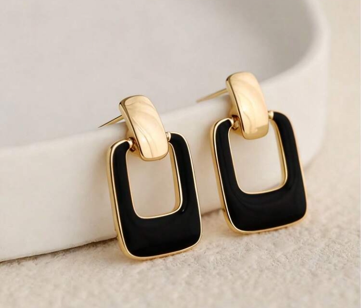 Women's Modern Geometric 3D Square Stud Earrings, Bold Layered Gold-Toned Hollow Cube Statement Earrings, Contemporary Fashion Jewelry 3