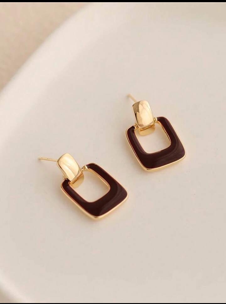 Women's Modern Geometric 3D Square Stud Earrings, Bold Layered Gold-Toned Hollow Cube Statement Earrings, Contemporary Fashion Jewelry