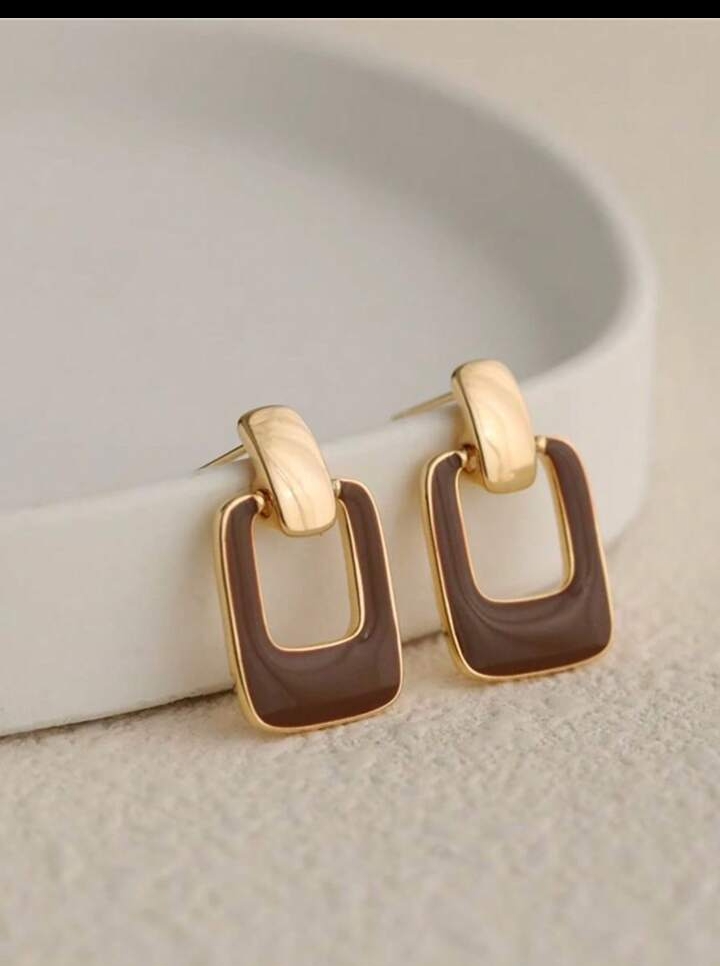Women's Modern Geometric 3D Square Stud Earrings, Bold Layered Gold-Toned Hollow Cube Statement Earrings, Contemporary Fashion Jewelry 2