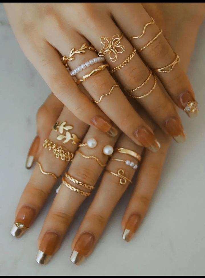 Women's 7-Piece Luxury Inlaid Zircon Ring Set, Elegant Silver Stackable Layering Rings, Shiny Rhinestone Geometric Crystal Finger Jewelry Pack