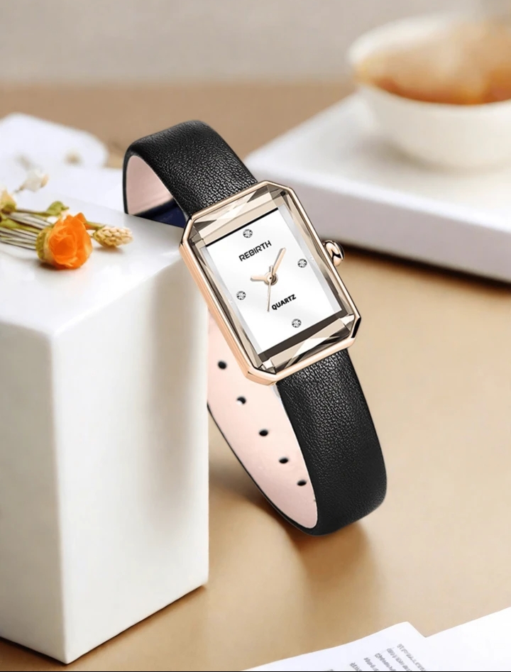 Women's Vintage Oval Dress Watch, Elegant Gold-Tone Quartz Wristwatch with Classic Brown Faux-Leather Strap