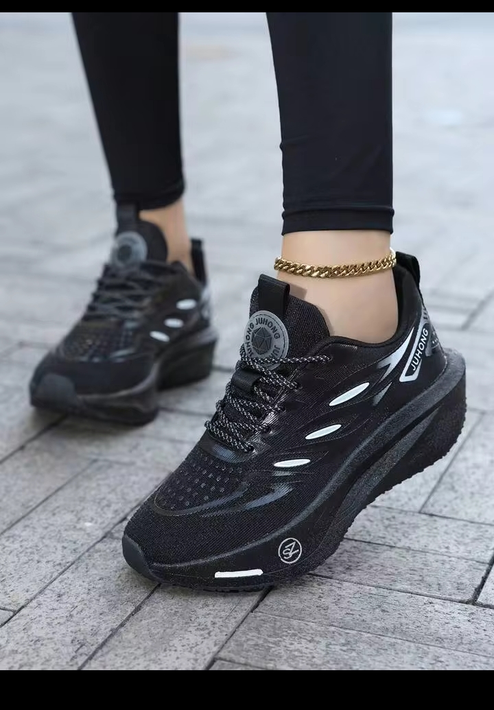 Women's Lightweight White Sports Shoes, Comfortable Walking Sneakers