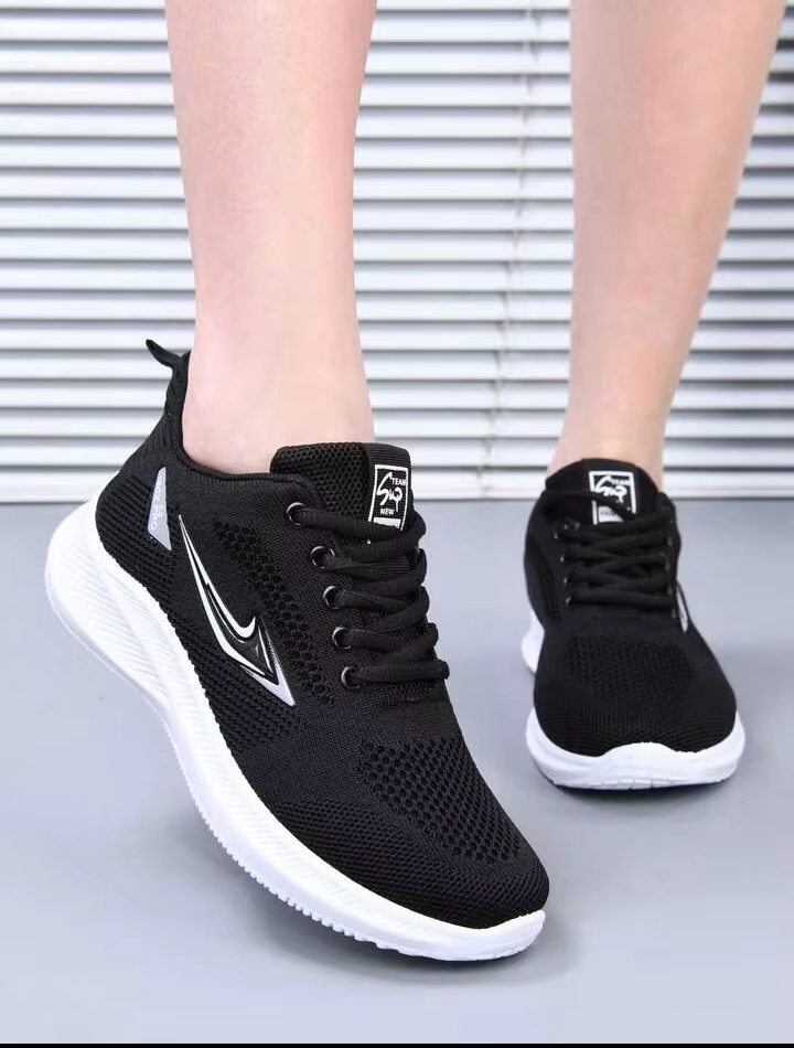 Women's Everyday Running Sneakers, Lightweight Mesh Casual Shoes 2