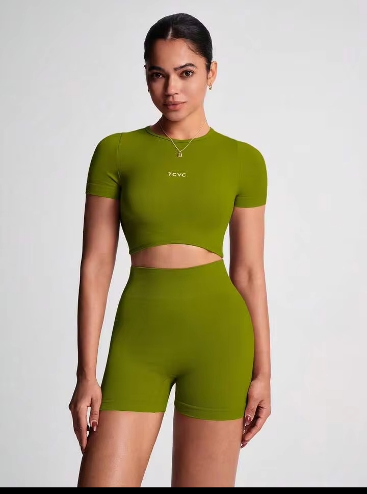Women's Seamless Knit Sports Yoga Set – Short Sleeve Round Neck Top & High-Waist Tummy Control Biker Shorts for Gym, Fitness & Running 3