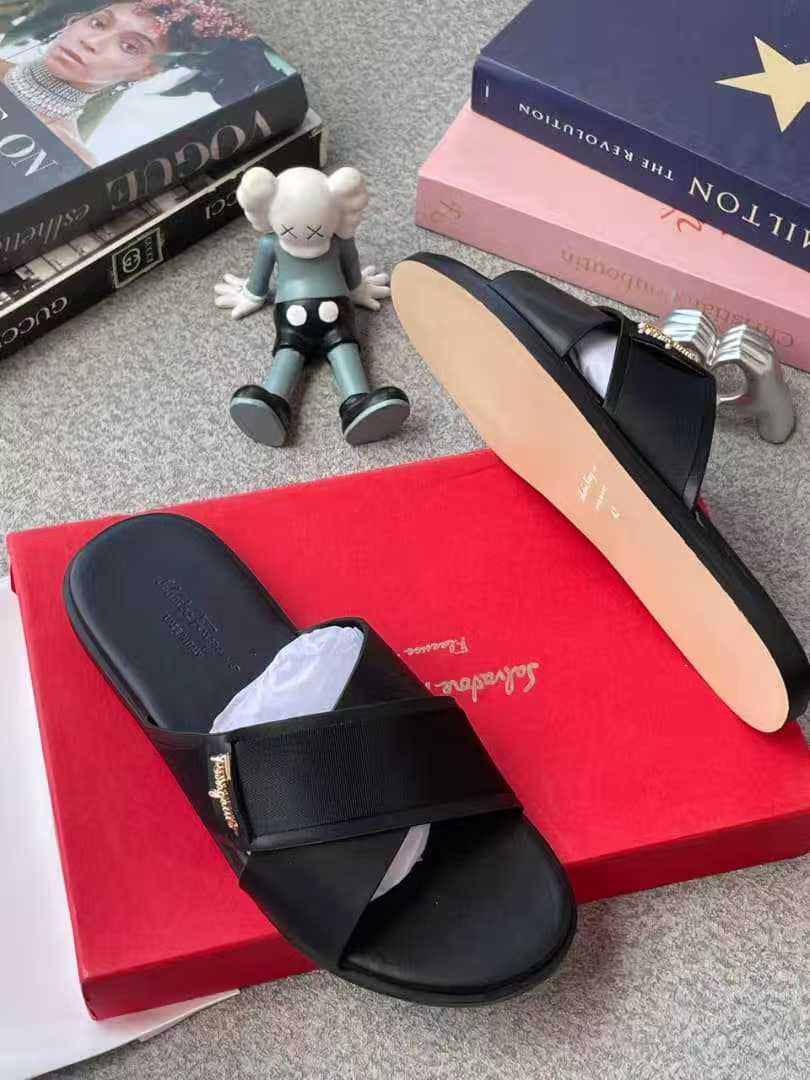 Men's Luxury Gold Logo Cross Strap Leather Slide Sandals Open Toe Slip On Designer Summer Shoes Black