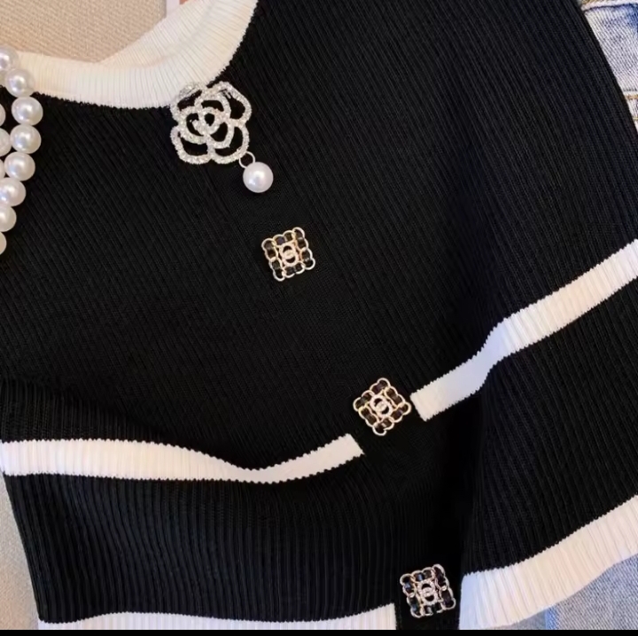 Elegant Camellia-Embellished Knit Tank Top 3