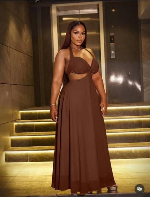 Women's Halter Neck Cut-Out Backless Maxi Dress, Solid Color Ruched Bust Flowy Vacation Long Dress