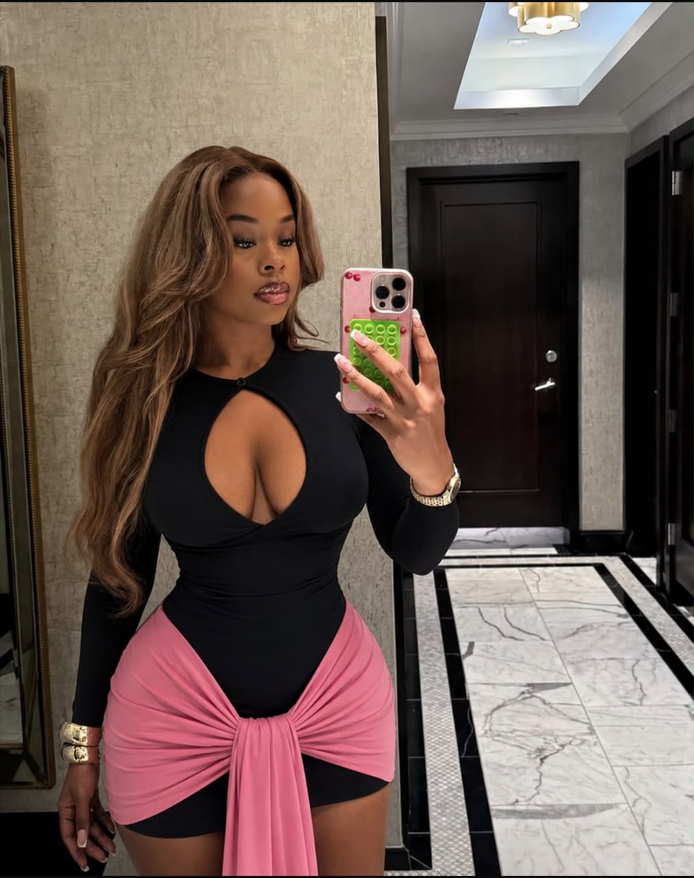 Sexy Cut-Out Long-Sleeve Mini Dress – Black Fitted Bodycon with Stylish Pink Front-Tie Detail