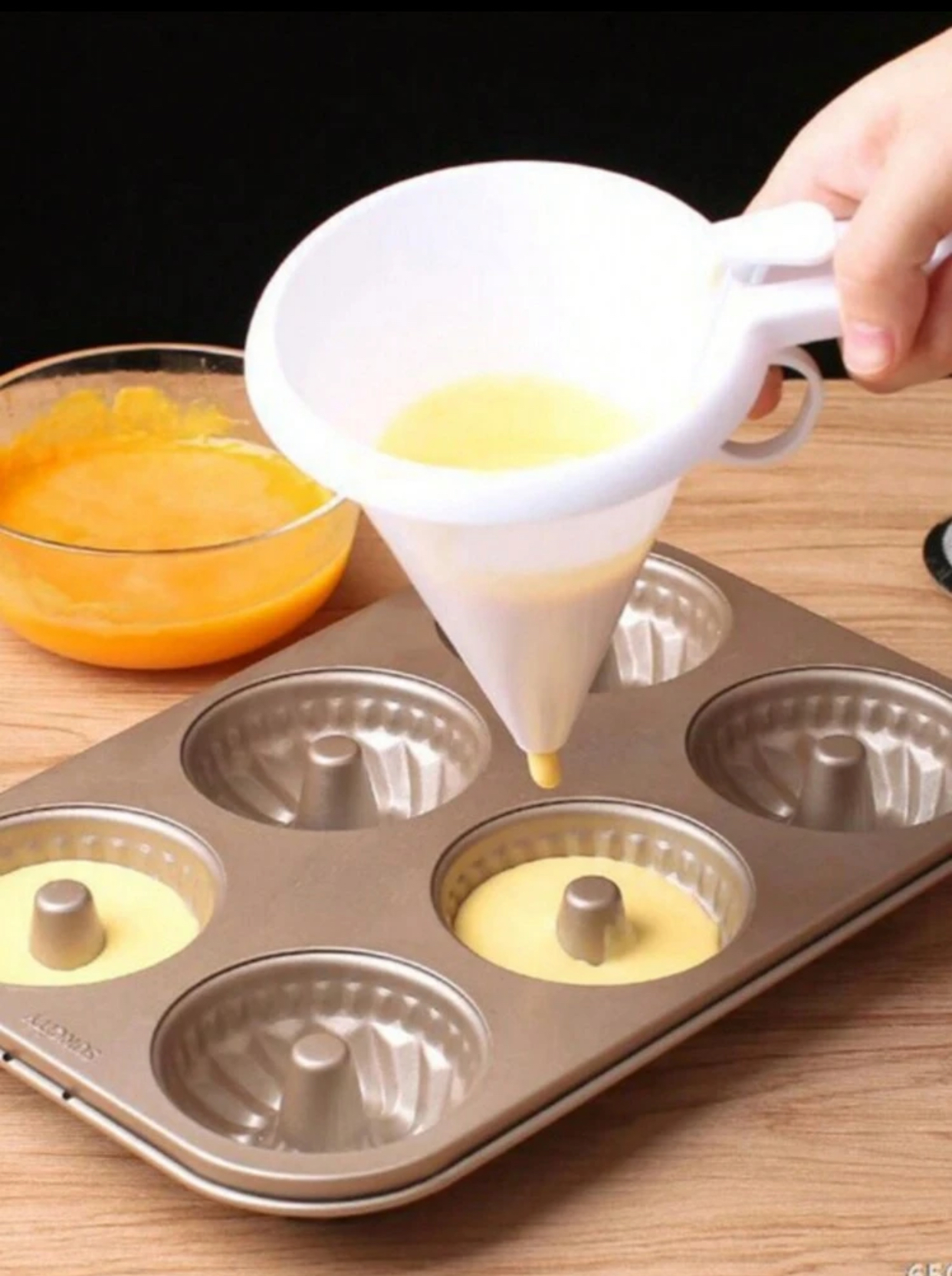 Precision Handheld Batter Dispenser & Funnel with Trigger Valve 2