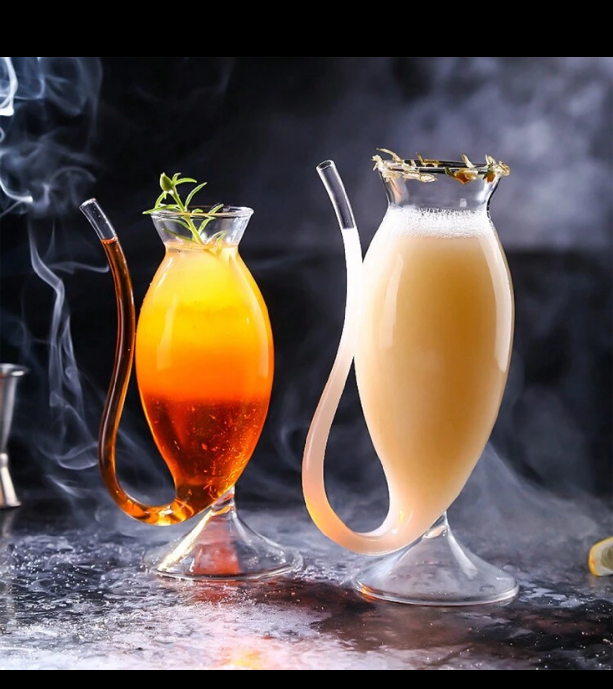 Novelty Creative Clear Borosilicate Glass Vampire Wine Cocktail Goblet Cup with Built-in Glass Drinking Straw Straw Tube and Stable Footed Base for Parties Bars Juice Beer Drinks Mixers