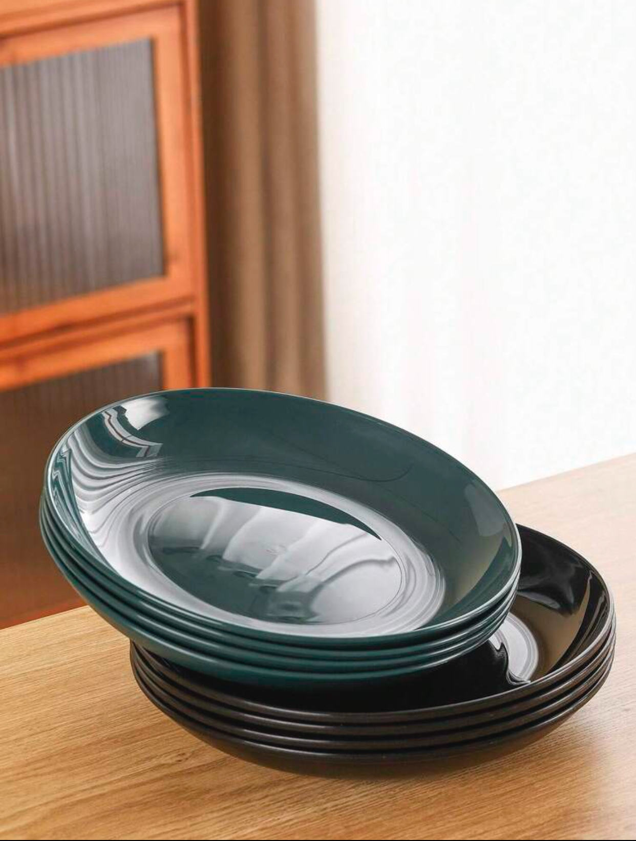 Elegant Modern Glossy Black Porcelain Round Dinner Plates Set High-Gloss Ceramic Charger Platters Scratch-Resistant Stackable Serving Dishes for Steaks Pasta Desserts Fine Dining Catering