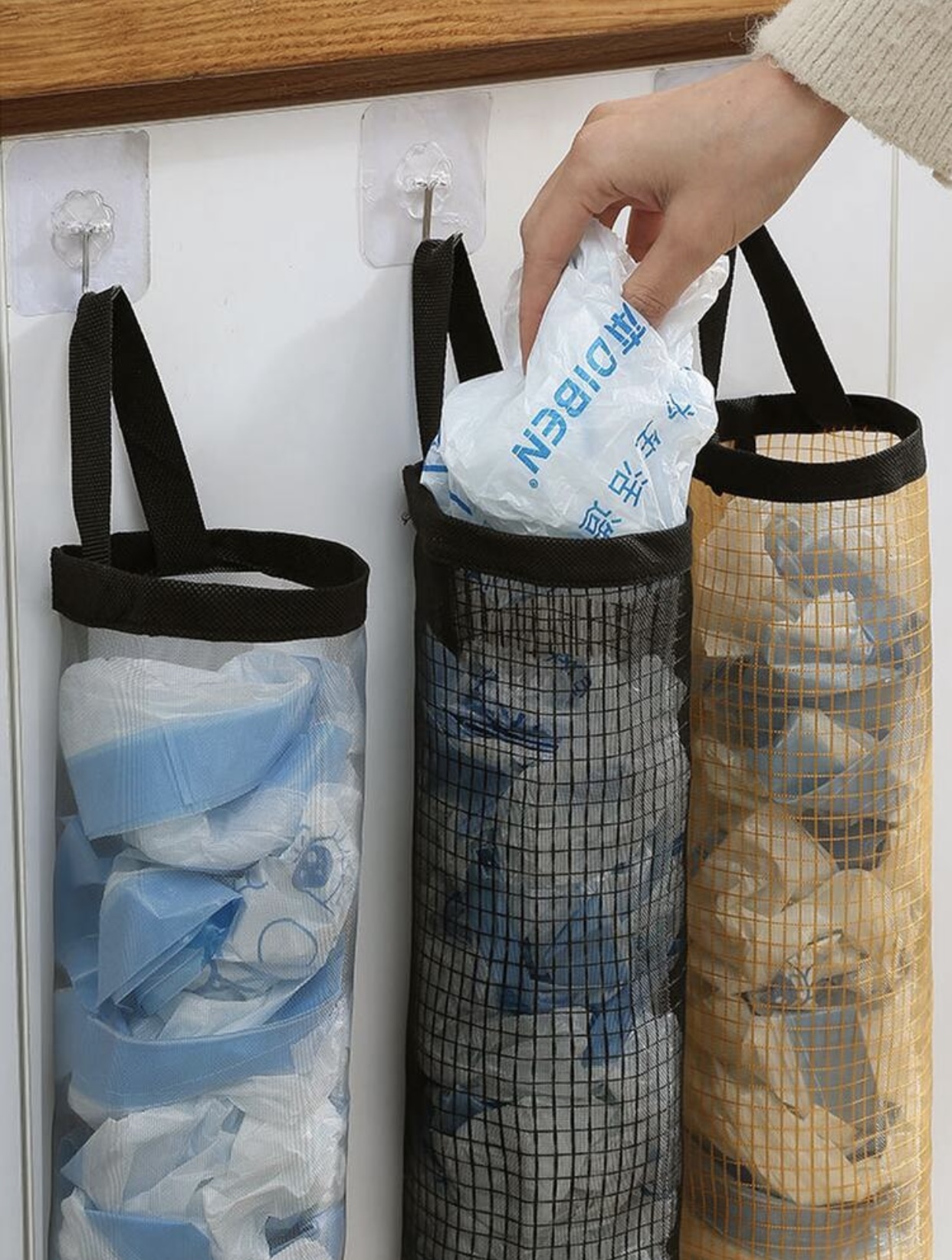 Wall-Mounted Mesh Grocery Plastic Bag Holder Hanging Trash Bag Storage Dispenser Sleeve Eco-Friendly Reusable Shopping Bag Organizer Pouch for Kitchen Laundry Closet