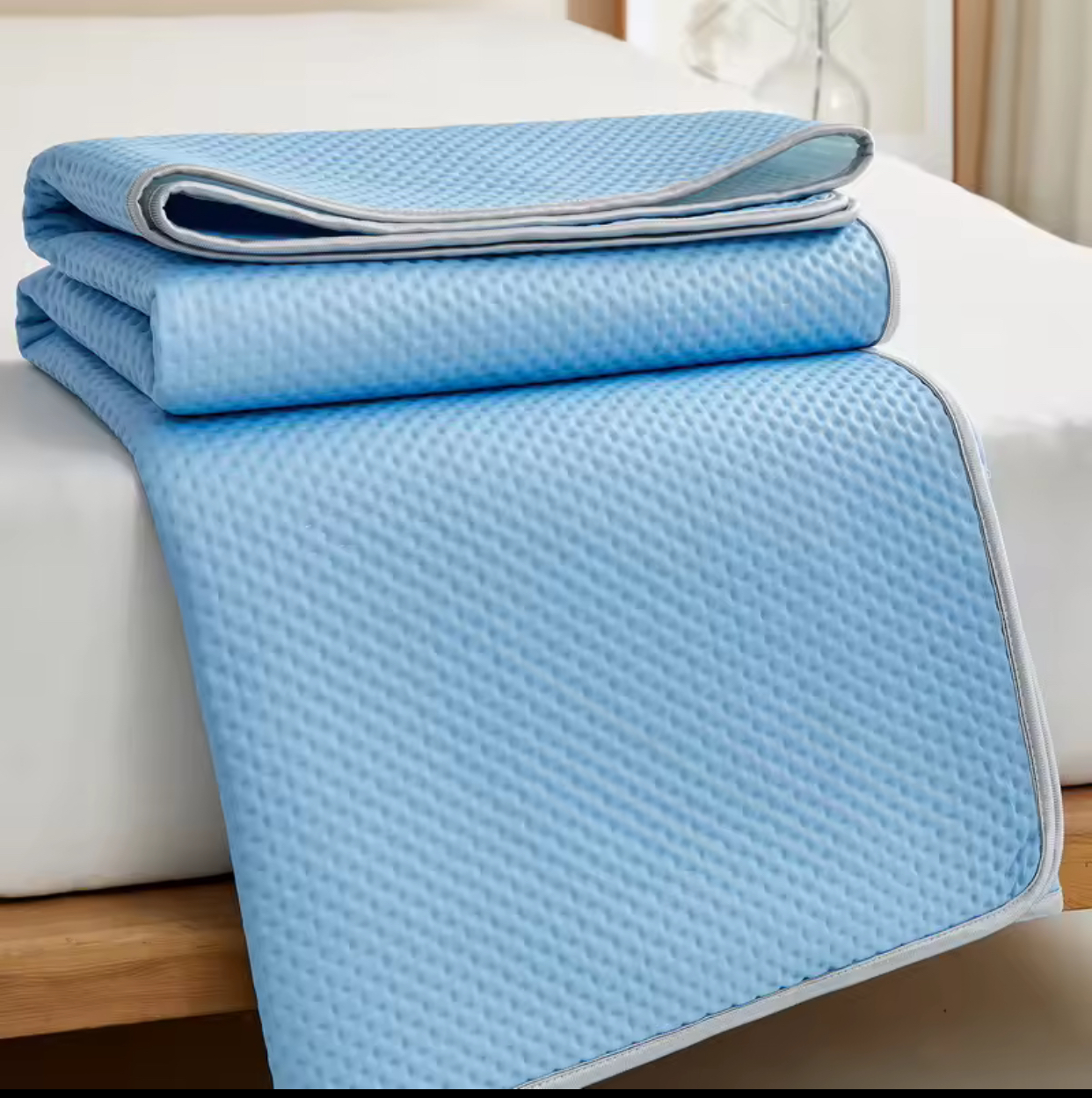 Premium Summer Ice Silk Cooling Bed Mat – Ultra-Soft Breathable Air Conditioning Sleeping Pad for Hot Sleepers, Skin-Friendly Teal Doudou Quilted Mattress Cover 3