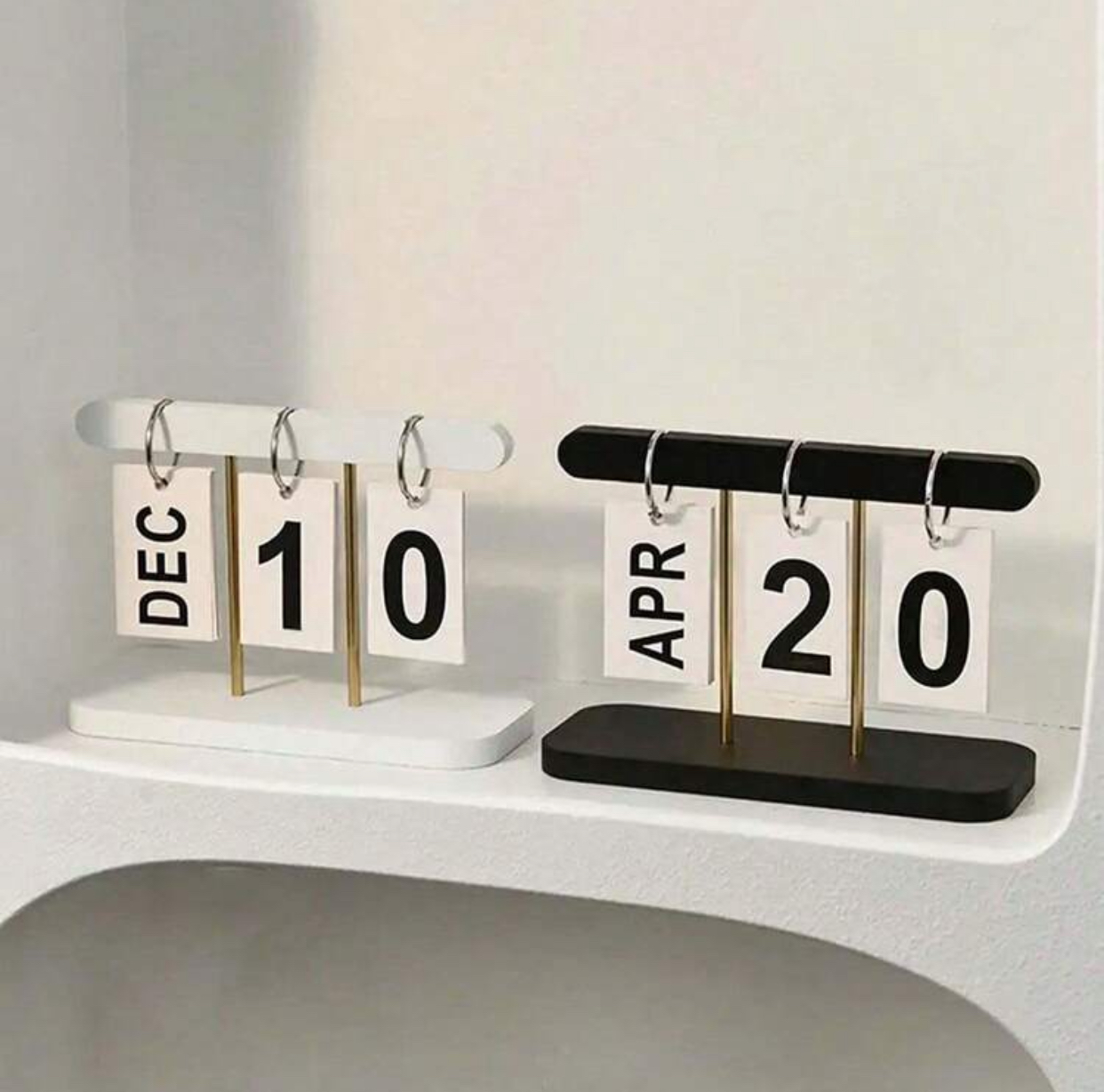 Minimalist Wooden Perpetual Flip Calendar – Desk Calendar with Metal Rings (20 \times 15.6 \times 8\text{cm})