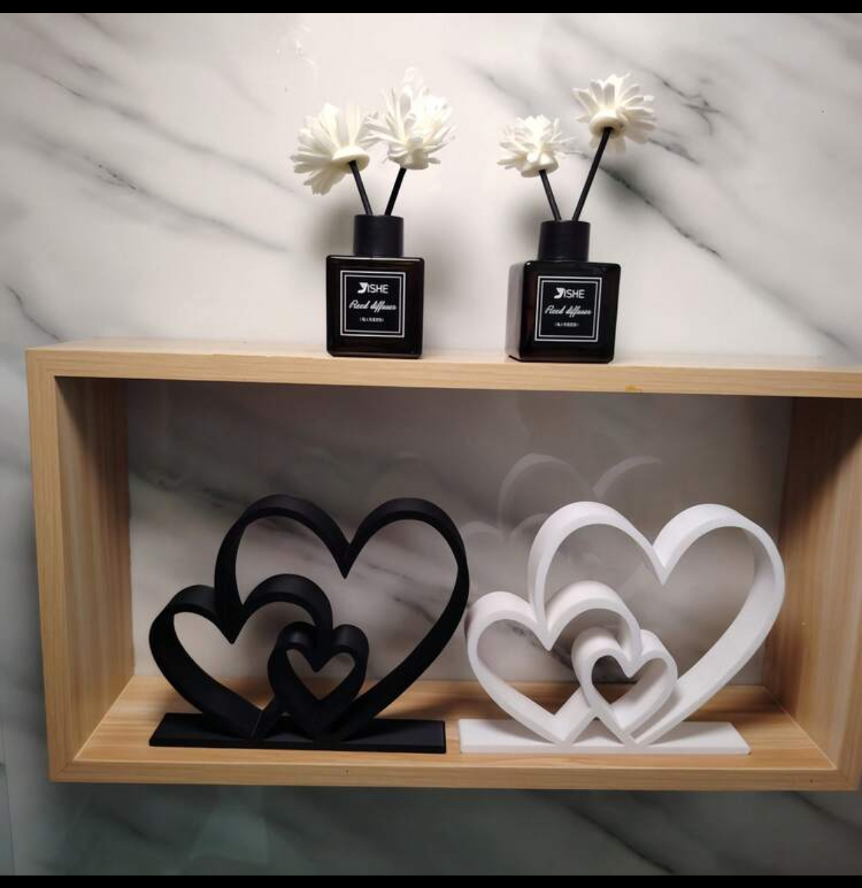 Minimalist White Triple Interlocking Heart Display – Romantic Silhouette Foam Board Desk Accent (10 \times 8\text{cm}) 3