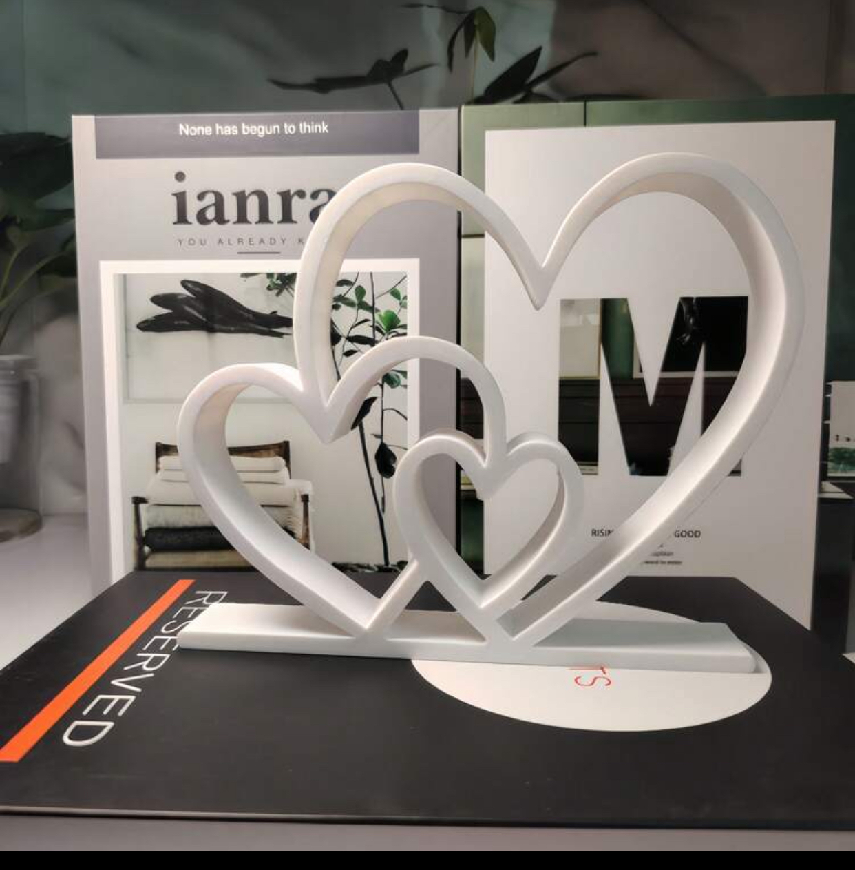 Minimalist White Triple Interlocking Heart Display – Romantic Silhouette Foam Board Desk Accent (10 \times 8\text{cm}) 2