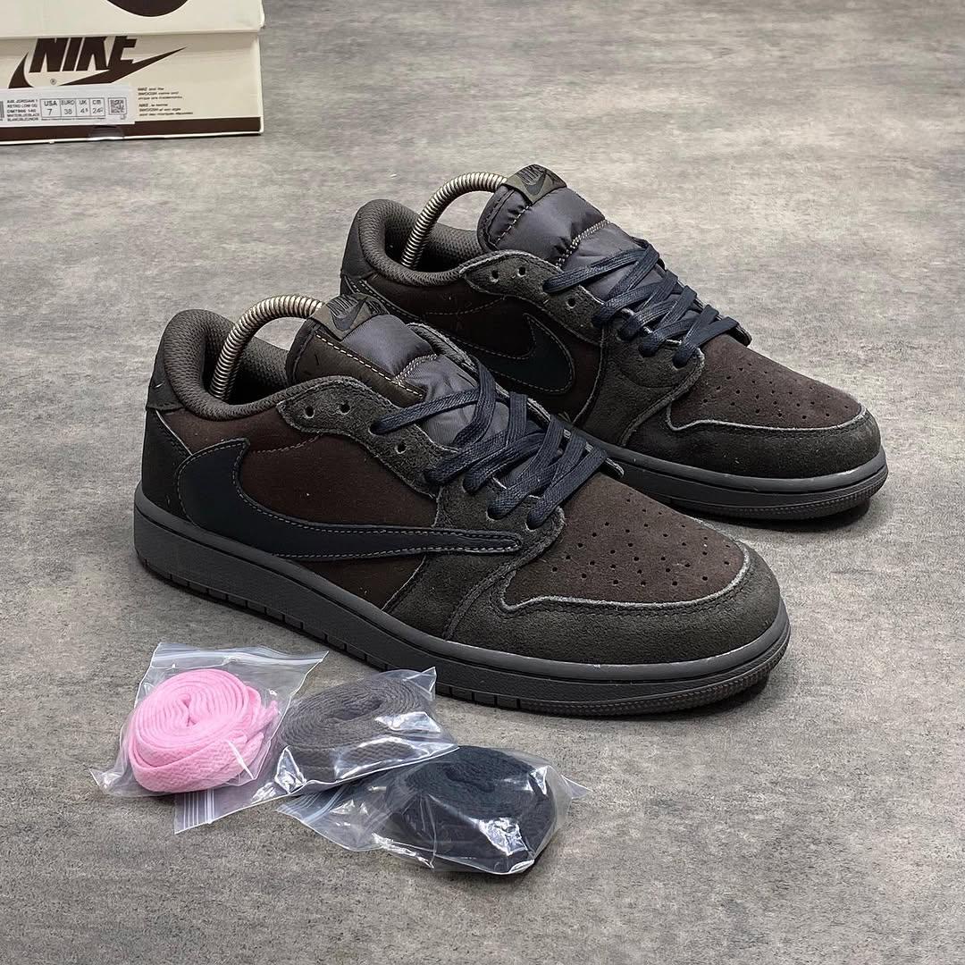 Travis Scott Jordan 1