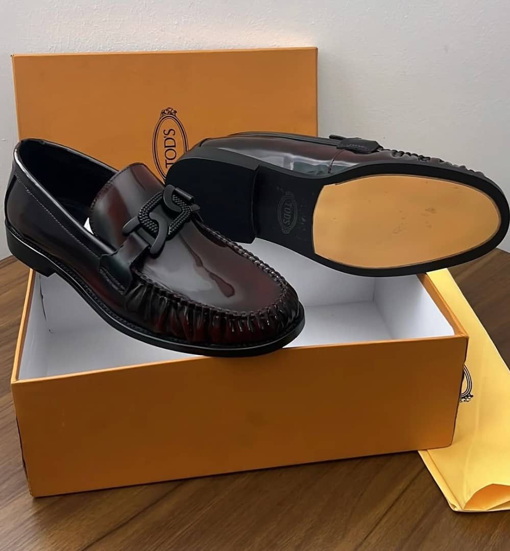 Men's Luxury Patent Leather Loafers – Premium Wine Red Glossy Slip-on Dress Shoes, Classic Metal Chain Accent Moccasins, Formal Business & Wedding Tuxedo Driving Flats