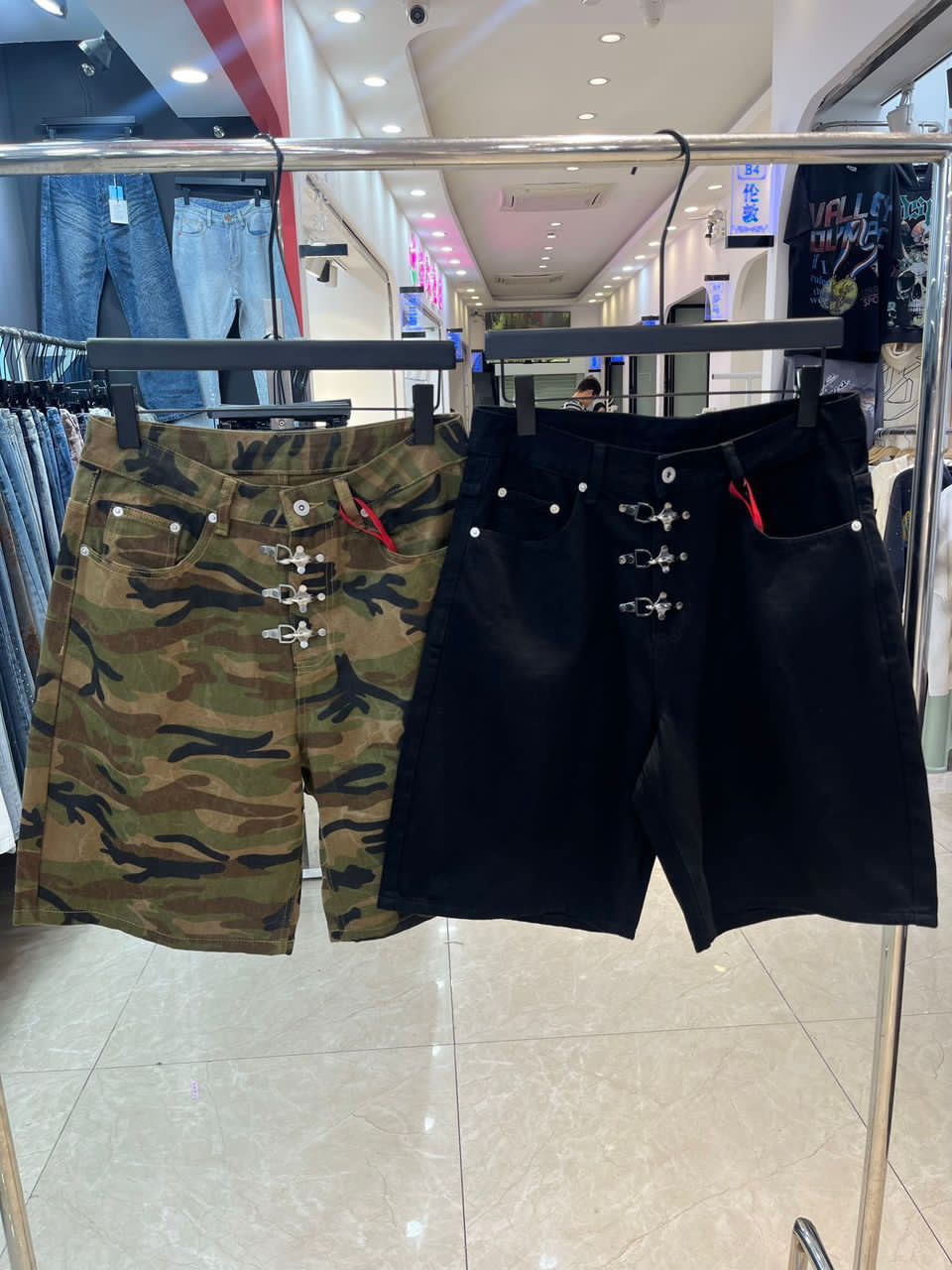 Men's Urban Streetwear Black Denim Shorts – Loose Fit Wide Leg Jorts, Y2K Punk Rock Cargo Shorts with Heavy Metal Lobster Buckle Accents, Casual Hip Hop Jean Shorts 2