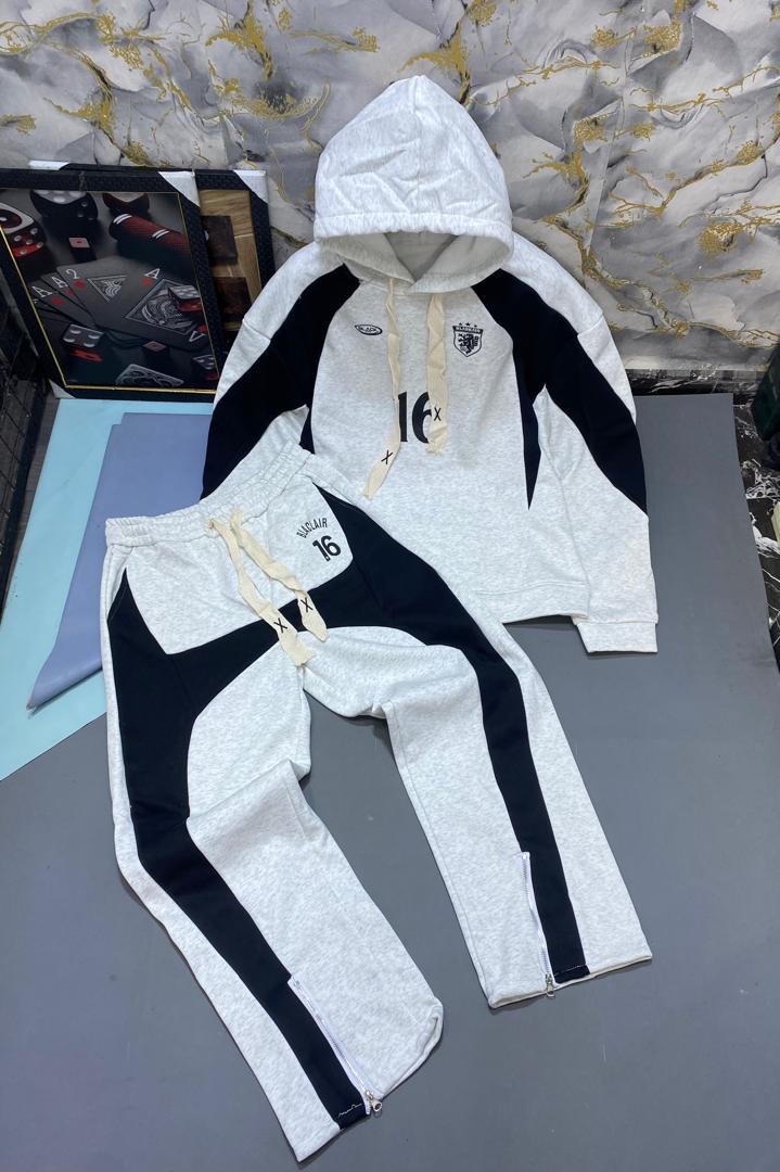 "16" Graphic Block Tracksuits White and Black Color-Block Pullover Two piece sets 