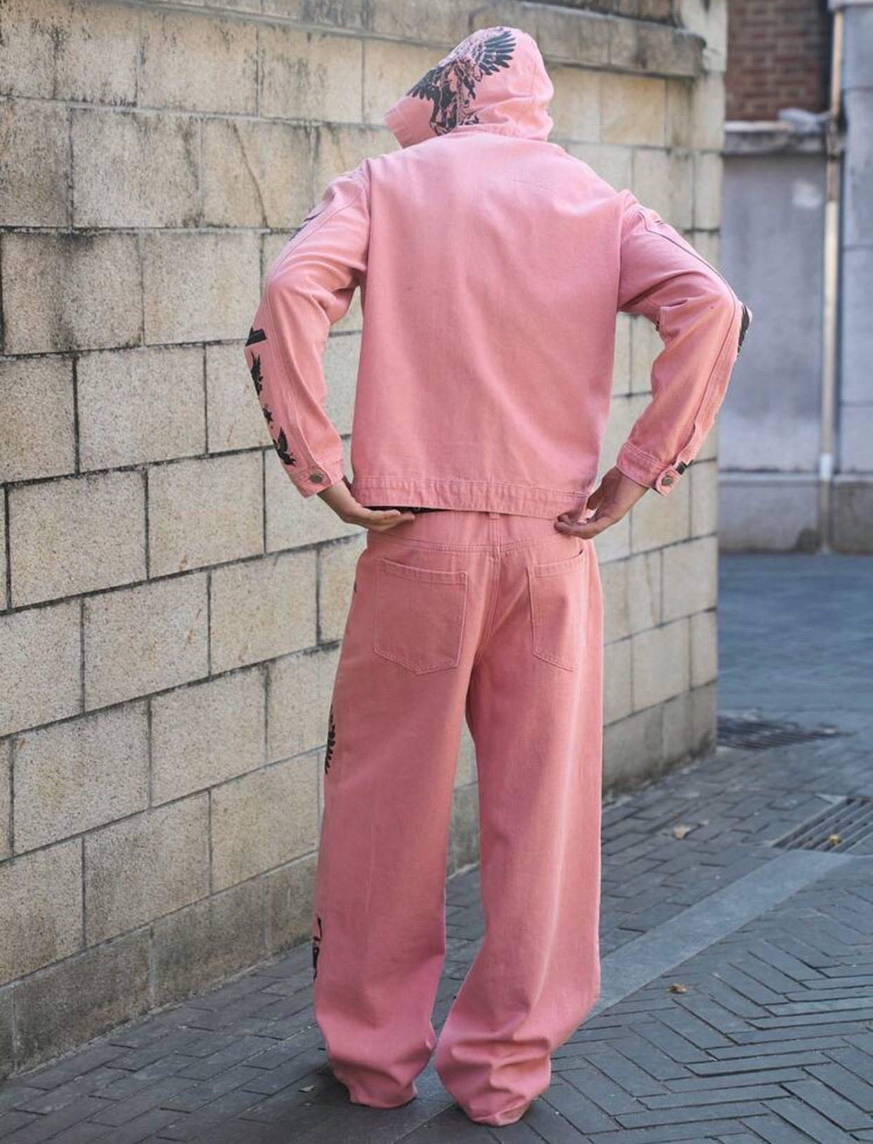 I WAS JUST ABOUT TO LEAVE TAKE IT EASY Men's Streetwear Renaissance Angel Graphic Print Pink Hooded Denim Jacket and Wide Leg Jeans Two-Piece Set 2