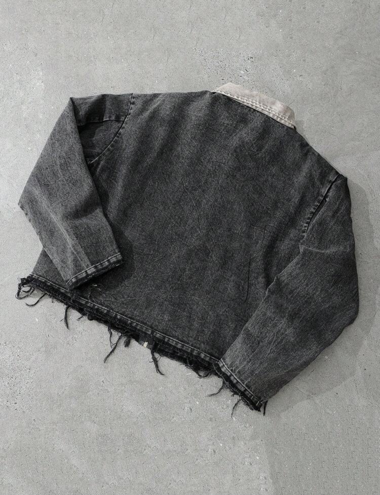 Vintage Distressed Faded Black Wash Denim Zip-Up Work Jacket with an Olive Green Corduroy Contrast Collar, Raw Frayed Hemline, and a Centered Oversized 2