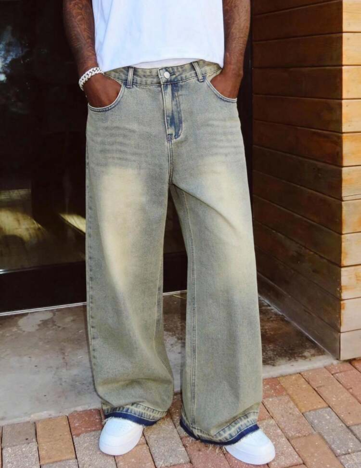90s Vintage Aesthetic Sandy Yellow Tinted Acid-Wash Baggy Jeans Featuring an Over-Dyed Finish and an Raw Frayed Released-Hem Stitch Line