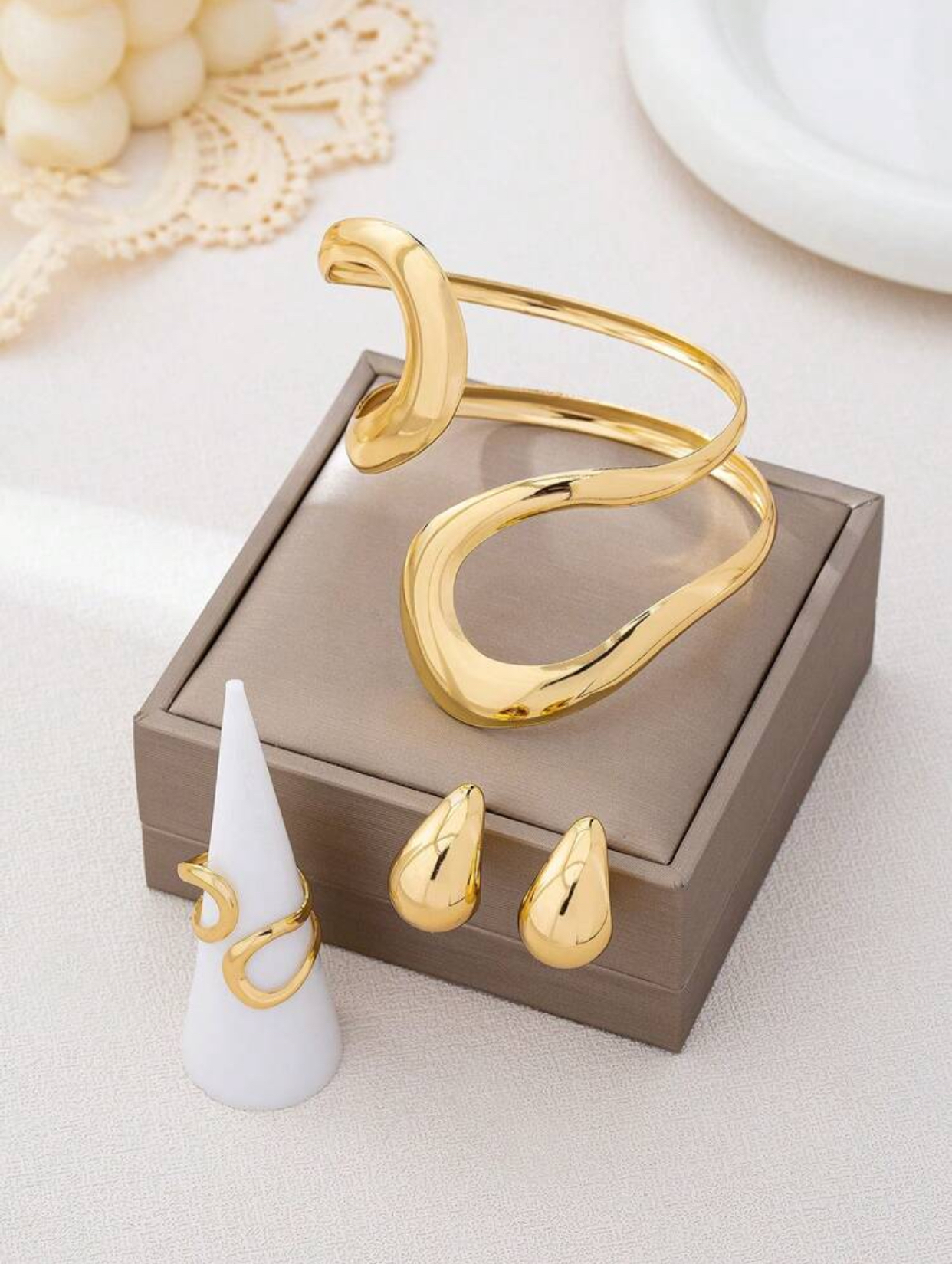 Contemporary Sculptural 18k Gold-Plated Abstract Fluid Wave Contour Statement Open Arm Band Cuff, Chunky Teardrop Stud Earrings, and Interlocking Infinity Coil Ring Set 3