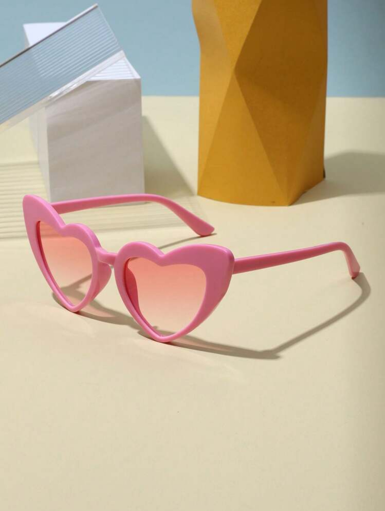 Retro Pop-Culture Bubblegum Pink Heart-Shaped Sunglasses with Soft Rose Gradient Lenses 3