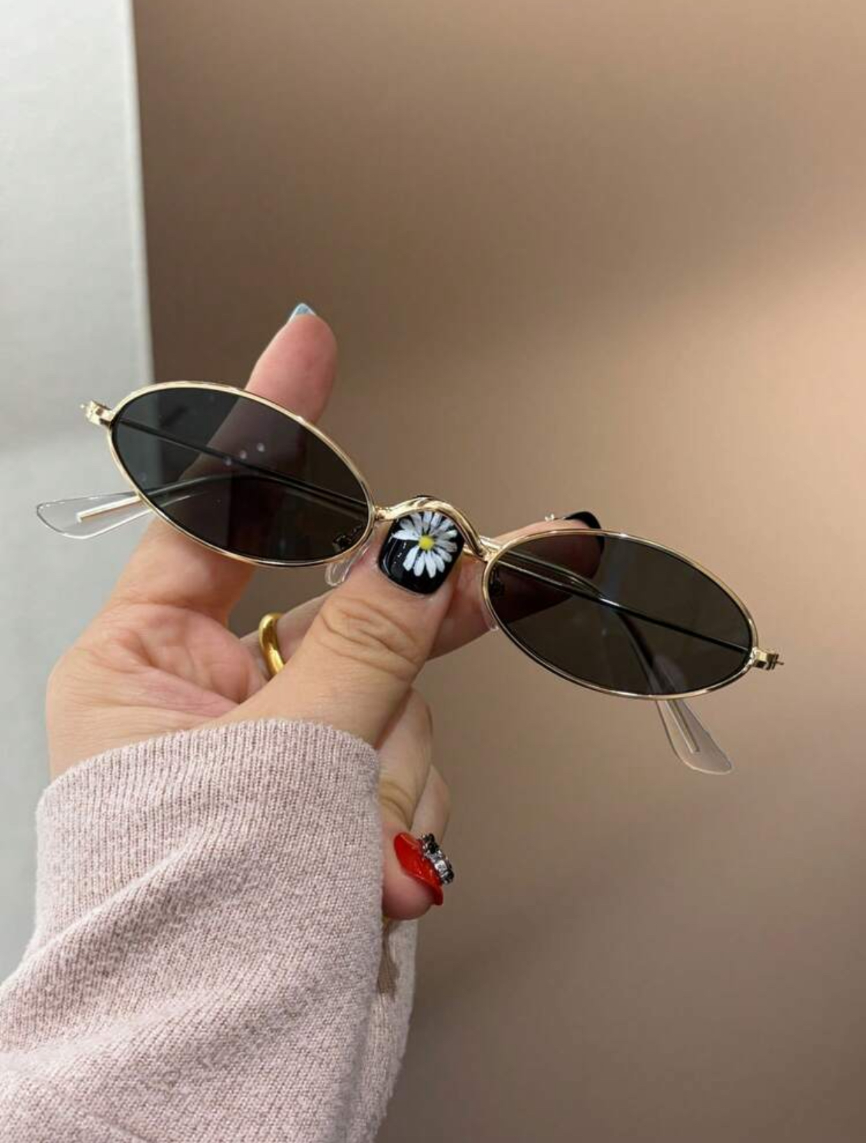Retro Y2K Ultra-Slim Oval Wire-Frame Sunglasses in Polished Gold
