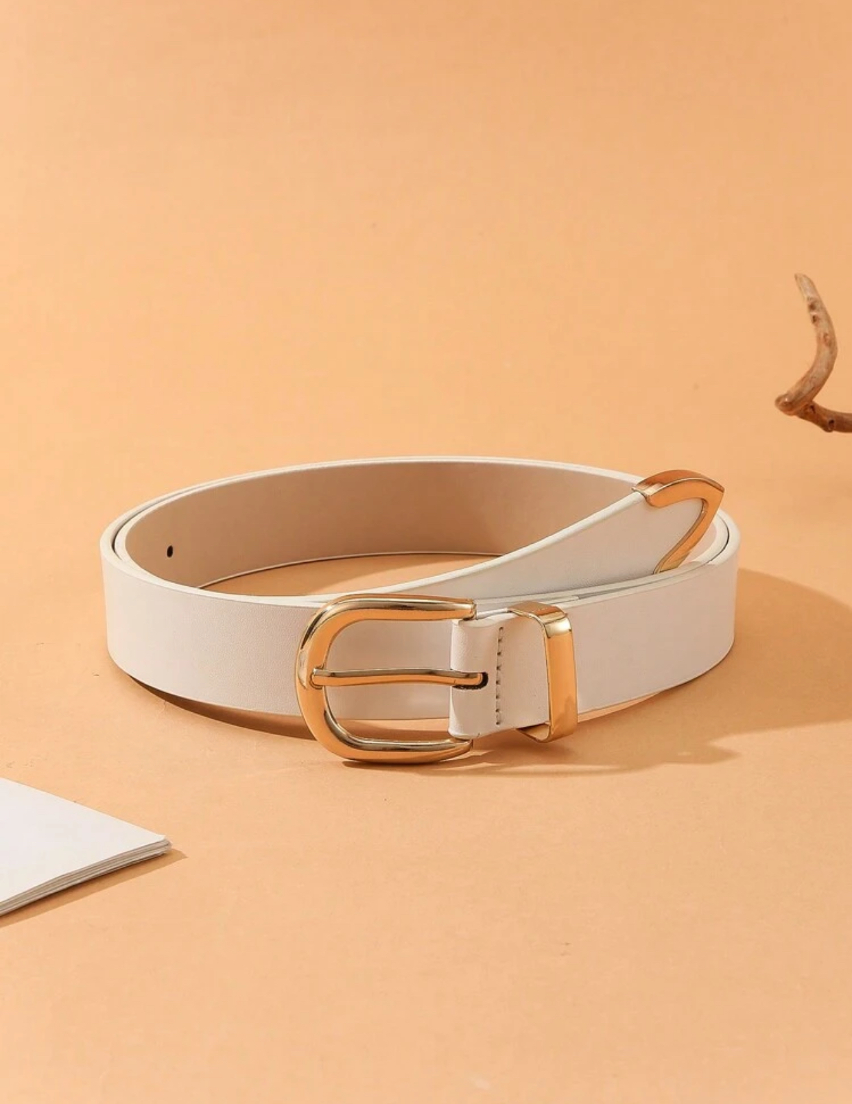 Elegant Black Leather Waist Belt with Polished Gold-Tone Horseshoe Buckle and Metal Tip 3